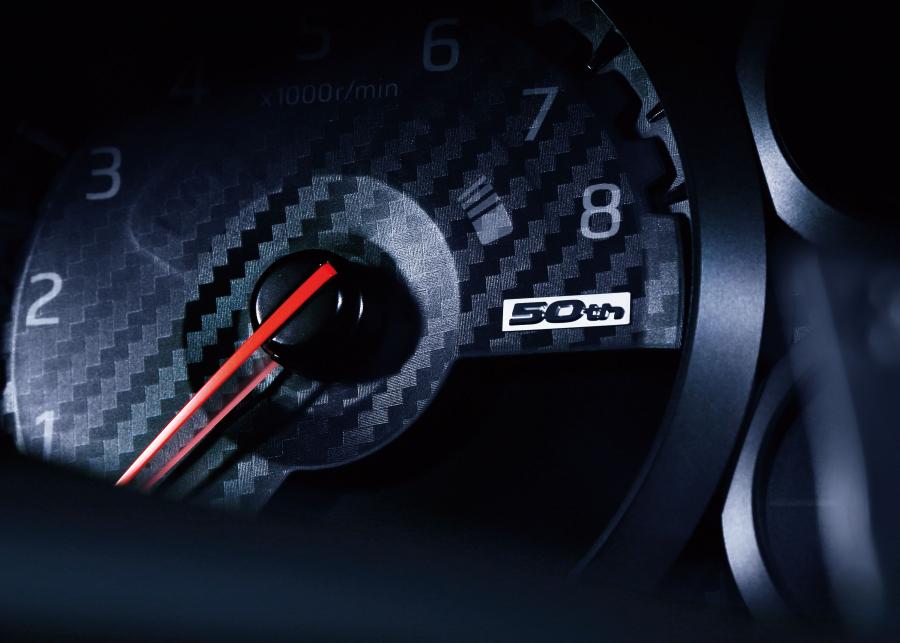 Панель приборов Nissan GT-R 50th Anniversary (R35) 2019 года  (JP) (фото 5 из 41)